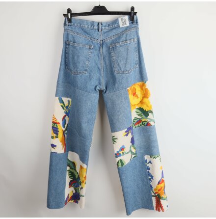 Remake Sthlm - Jeans med blommiga patchar - R kant nertill - Klipp av till den lngd du vill. 