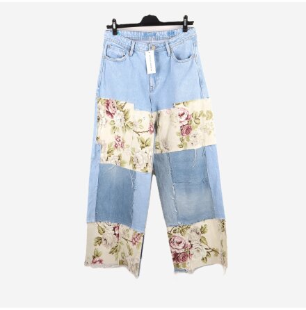 Remake Sthlm - Jeans med blommiga patchar - R kant nertill - Klipp av till den lngd du vill. 