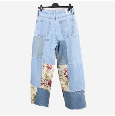 Remake Sthlm - Jeans med blommiga patchar - R kant nertill - Klipp av till den lngd du vill. 