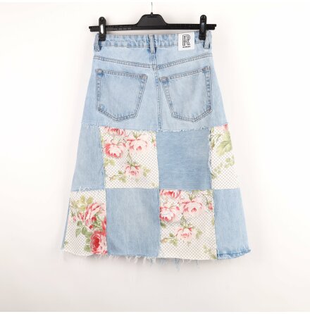 Remake Sthlm - Jeanskjol med patchar av blommor - R kant nertill - Bl Denim