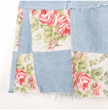 Remake Sthlm - Jeanskjol med patchar av blommor - R kant nertill - Bl Denim