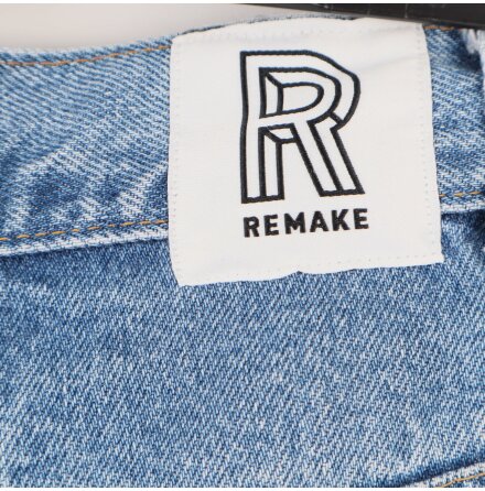 Remake Sthlm - Mellanbl jeans med blommiga patchar 