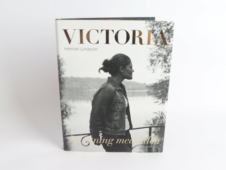 Victoria drottning med tiden  - Herman Lindqvist - Biografier & Memoarer 