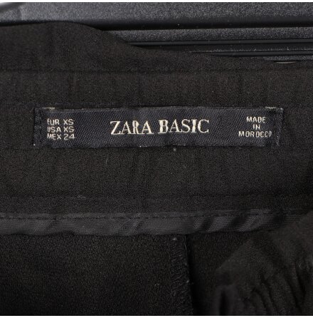 Zara Basic - Byxa med vinrda revrer - stl. XS