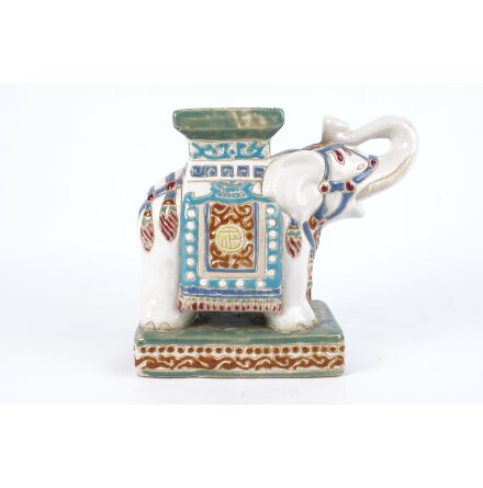 Piedestal - Orientalisk elefant i keramik