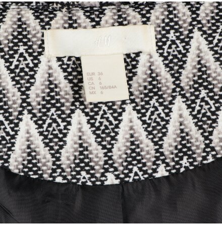 H&amp;M - Black&amp;White Collarles Coat with Weaved Textured Chevrons - stl. 36