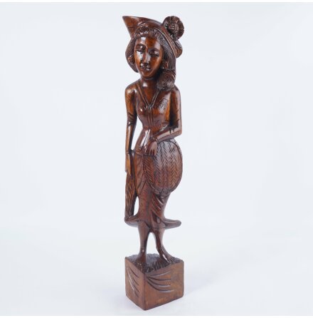 Skulptur - Kvinna i tr