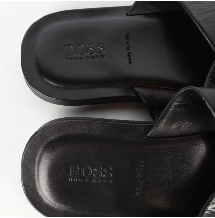 Hugo Boss - Svarta slip in sandaler - stl.42