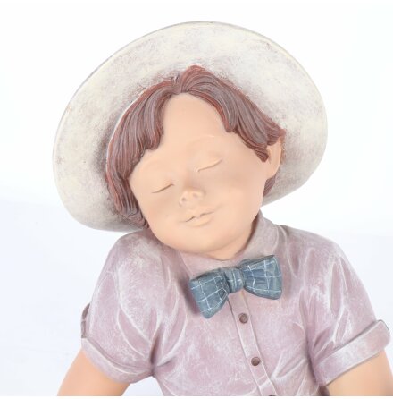 Nadal Studios - Figurin - Pojke med bok - H:25cm - 3,8kg