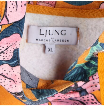 Ljung by Marcus Larsson - Blommig hoddie - stl.XL