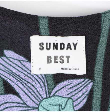 Sunday Best - Aritzia - kort blommig omlottklnning - stl.XXS