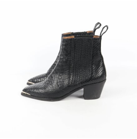 Flattered - Svarta ormskinnsmnstrade boots - stl.39