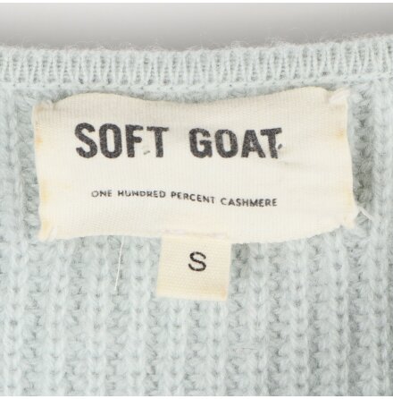 Soft Goat - V-ringad stickad trja i 100% kashmir - stl.S