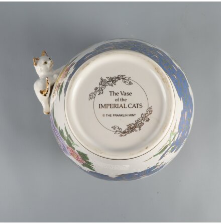 The Franklin Mint - The Vase of Imperial cats - Blommig vas med en katt p